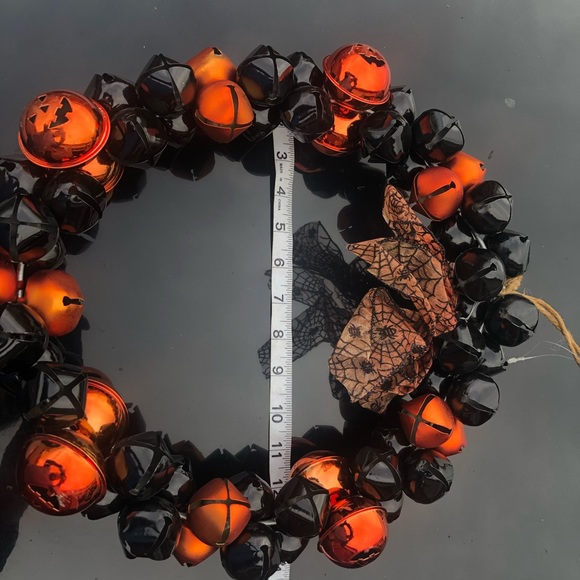🎄HALLOWEEN & CHRSTMAS BELL WREATH WITH BELL DOOR HANGER🎄 - Picture 2 of 12